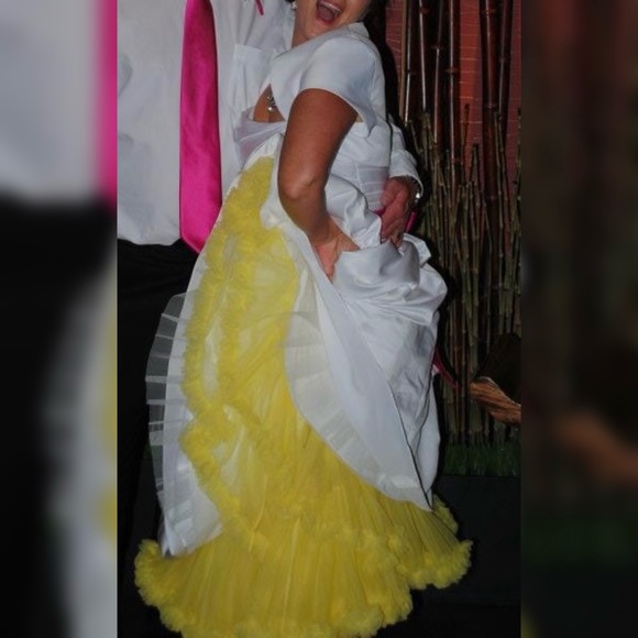 Wedding Gown with extras - Picture 3 of 15